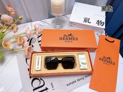 爱马仕眼镜三件套礼盒 Hermes 爱马仕限定礼盒爱马仕太阳镜爱马仕小样口红21#爱马仕尼罗河小样香水 眼镜颜色：黑色 茶色 橘色 下单备注 21#爱马仕口红真