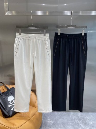 巴家 巴宝莉休闲裤 夏日舒适时尚必备 舒适又自在 还能随意调节腰围 裤身两侧的口袋实用又美观 标识低调又精致 细节之处尽显品质 面料轻盈透气 30-36 隔天