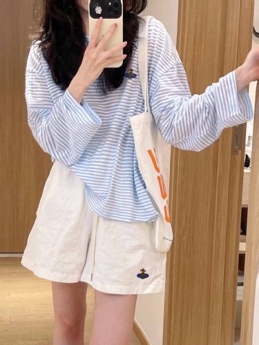 上新 套装 西*后 清新氧气蓝土星刺绣条纹套装 夏日限定 视觉就让人降温的套装 简单干净的感觉太爱了～ 颜色：蓝色 码数：Sml S码推荐： 80~100 M码