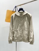 Louisvuitton 路易威登，2025春季最新款，专柜同步有售，原单狠货，时尚休闲两面穿连帽外套，上身很有特点！吸睛而有亮点，进口原版面料，顶级刺绣提花工