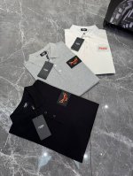 Fendi 25Ss经典翻领polo衫！精致小怪兽3D绣花.全棉双珠地230克重面料打造，品牌特有Ff提花.色彩层次丰富.上身贼帅.简约大方时尚！ 颜色：黑色.