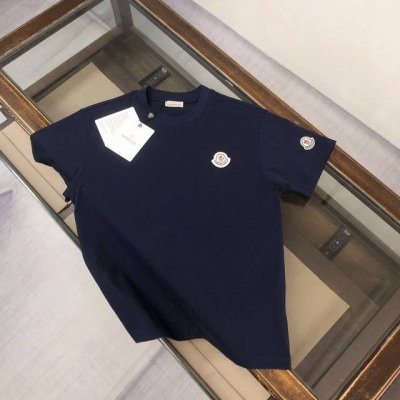 mon*Cler 蒙口 2025春夏新款上市 纯棉短袖T恤！270克定制棉，面料柔软舒适，全新设计灵感，极具时尚代表性！精致Logo点缀！手感舒适透气！极为时尚