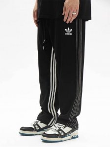 Adidas三叶草 三条杠休闲运动棉感直筒长裤情侣款 Color: 黑色 Size: M-Xl M 腰围86 臀围112 裤长101 Cm L 腰围90 臀围1