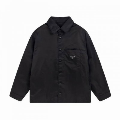 prada 普拉达经典款订制三角标尼龙面料长袖衬衫夹克 经典又时尚的中性设计风格 又暗黑又酷胸前口袋经典的倒三角标Logo 整体机能风拉满~ 极简衬衫特别耐看