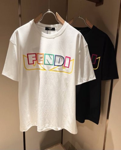 fen*I 芬*迪2025春夏新款Fd家族Ff男女同款短袖T恤，男女同款百搭极简短袖。意大利原厂订单，Fd家族人气单品，简约纯色系打造。Fd家族经久不衰的标志性