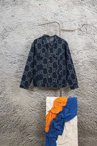 款号：Y130 Gucci古驰双G提花牛仔夹克外套 整体衣服设计感十足 经典满印双G字母Logo无论是看起来还是穿起来都是很高级 完全百搭任何人 满印提花工艺