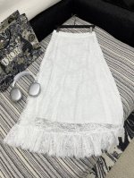 爆款现货 原单品质 Dio*｜25春夏新款法式经典蕾丝半裙 清新经典的色系 精致的设计， 不仅甜美又十分摩登复古， 订制蕾丝拼接 重工工艺 大裙摆设计 质感十足