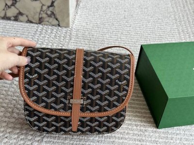 配盒 Size：22 16Cm 戈雅 Goyard 相机包 男生女生用！ 上身效果绝绝子~ 日常非常好搭配哦~ 男生女生都可以入手！