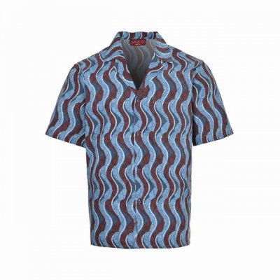 gucci 古驰 25Ss 满印暗纹蛇形短袖衬衫 2025 Gucci早春新款棉质格子布衬衫T恤，该形象搭配蛇型Gg图案，作为通体印花的一部分缀满衣身。 Siz
