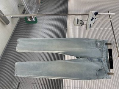 prad 25Ss订单款反应回馈超好牛仔裤 进口订制面料柔软亲肤面料 颜色超级漂亮 奢华感订制专柜牛皮纸铭牌 工艺+洗水外贸品质感细节处理满满到位 这颜色绝对爱