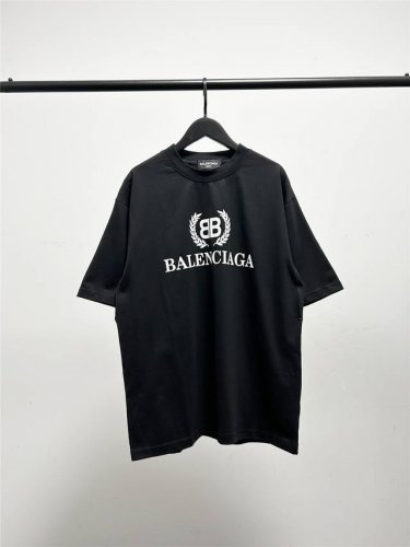 高版本，质量很好！原版包装，2025年新款巴黎世家 Balenciaga男女同款麦穗印花短袖T恤！经典款非常好看！ 此款尺码偏大，最小Xs穿到145斤左右！最大
