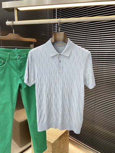 bv- 葆蝶家 2025春夏最新款Polo短袖，采用最新伊力特面料 手感柔软、成分柔软舒适 经典设计风格 特殊定制 简单的裁剪方式拼接，体现出工人不凡的工艺，高