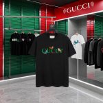 Gucci~古驰 2025新款高品质圆领短袖T恤 袖口车有进口绣花标 定制定染,手感非常舒服 超级百搭好看的一款短袖 三标齐全 非市场普通版本 随意对比 品质绝