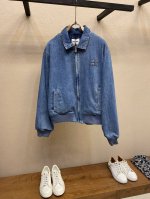 Miu Miu 贴布刺绣牛仔外套 原 p10,400购买；纯棉质丹宁面料、贴布徽标刺绣、洗水处理、拉链开合、嵌线袋、翻领经典版型、长袖针织罗口、弹力底边 # 纯
