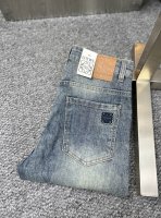loew*罗意威 Ss25春夏新款男士牛仔裤 面料弹性好。独家发售 官网同步 时尚优雅 采用原色酵母水洗工艺 精选进口重磅丹宁牛仔面料 配专柜五金装饰 真皮皮牌