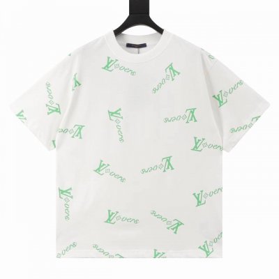 Louis Vuitton 路易威登 2025Ss绿色满印Logo短袖T恤，定制专属纯棉面料，定制原版工艺螺纹，胸前重工字母Logo工艺设计整体给人浑然天成的感
