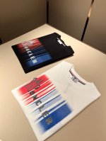 P180 Moncler蒙家 2025春夏最新男女同款贸易订单短袖T恤，全品相！！网红款！采用Logo图案压胶设计！上身舒适透气，不僵硬，整体有着丰富的立体感，