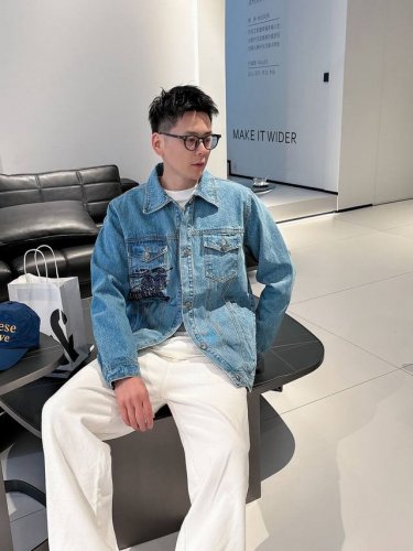巴宝莉 官网同款，三标齐全同步发售！2025春季新款男士牛仔夹克外套，专柜Logo高品质原单三标齐全高端版本！专柜定制面料 透气舒适度高，细节无可挑剔，品牌元素