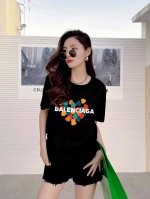Balenciaga 巴黎世家爱心字母印花短袖 上身图
