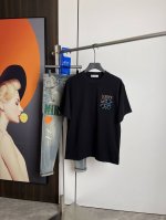 罗意威2025夏季新品短袖T恤 一比一原版印花.三标齐 简约百搭款 纯棉面料.穿着透气舒适 黑白两色 微阔版型.男女同款 码数 S-Xxl
