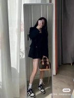 LV alma 老花贝壳包 Lv老花界的颜值天花板 贝壳包型优雅流畅，气质中又带点儿可爱 双手柄＋长带肩的设计，可以手提也可以单肩或斜挎背，一包多用 贝壳包型容