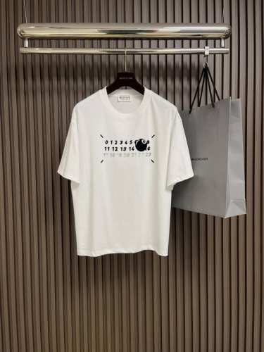 maison Margiel Mm6 马吉拉 2025Ss春夏新款短袖T恤，定制专属洗水纯棉面料，胸前印花Logo设计！简约大方，从容百搭，档次极高，完美融入时