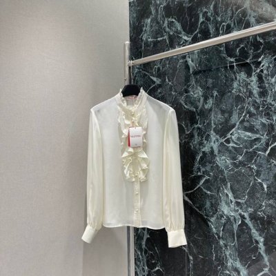 Val华伦 木耳边长袖衬衫 胸前和领口木耳花边设计 彰显了整件衣服的高级感 人手必备 高级又气质 舒适感跟质感都很赞！一个色现货Sml