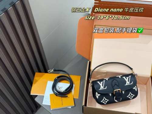 原版牛皮 钢五金 双盒包装 配手提袋 Lv Diane Nano 真的被可爱到 法棍一直都是Iv受欢迎的款式之一 这一季居然出了一个Nano号 这设计谁受得了
