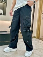 Y-3 男士抽绳松紧斜口袋直筒休闲长裤 此款大兜裤属性今年服前一亮的单品，采用的是高密度塔丝隆面料，轻薄防水大功能，上身仿佛“没穿”一样，像是皮肤衣，是夏季的绝