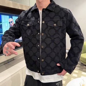 范思哲 顶级版本 2025早春新款水洗字母牛仔外套 闭眼入的一款 上身无敌百搭好看 原版开模定制Logo 牛仔水洗多次调整保证颜色饱和度无差 五金皮料都是开模定