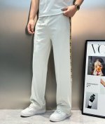 gucc*古驰2025Ss 春夏薄款裤 .超级无敌大爆款驾到 立体直筒裤 立体修身设计 打造出清爽利落的休闲风格 配以品牌经典织带设计 更添时尚风采 张弛有度