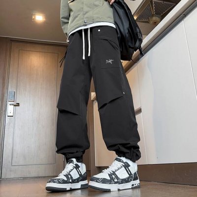 上新 Arc'teryx 始祖鸟伞兵裤 男女同款 海外专柜机能休闲裤 防水冲锋裤，小红书主播推荐，上身质感满满，版型立体，完美修饰腿型，可随意日常搭配，不费劲就