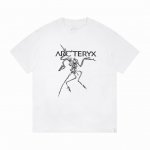 Arc’Teryx始祖鸟Arc24Ss网格印花短袖 采用32支双纱，260克纯棉面料，胸前小鸟高端工艺印花，后背网格加小鸟印花，上身透气，绝不起球，手感柔软舒适
