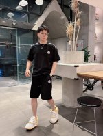 品牌 Moncler蒙口 2025圆领短袖短裤套装 纯棉面料上身不会闷热，爽滑舒适的亲肤效果更加透气，面料自带肌理感 经典徽标工艺 独有的角度全新演绎 时尚百搭