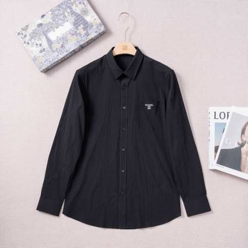 新品上市 Ch*Anel 香*奈儿25春夏时装款长袖衬衫！ 高端的时尚美学设计结合立体裁剪的版型，使穿着更具舒适性和观赏性。 甄选100支纯棉色织泡泡布料，质感