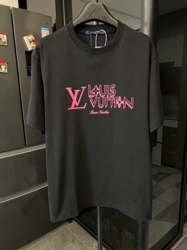 隔天 1V 路易 25Ss 早春新款字母硅胶针织棉短袖T恤 黑 高版本 重磅克重260G纯棉双纱面料 螺纹定织定染通肩拉条工艺增加衣物清洗寿命 触感舒适 品质上