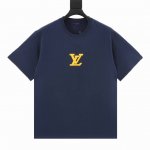 Louis Vuitton路易威登 胸前印花短袖 Lv新款T上货！高品质 精梳棉洗水处理 不变形不缩水 260G高克重 手感好 此款T以Lv前后植绒印花设计 ，