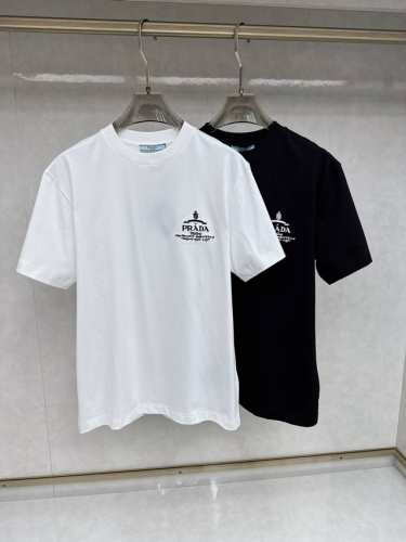普拉达 2025早春 最新款短袖T恤，原标 定制面料，手感柔软，穿着舒适，做工精细.上身效果无敌帅气， 码数 S-2Xl