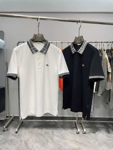 bur25Ss春夏新款经典撞色格纹领Logo贴饰短袖Polo衫！品牌最新经典元素设计、既不单调也不复杂，恰到好处的极简风格，彰显其独特的个性魅力与品味.. 客供
