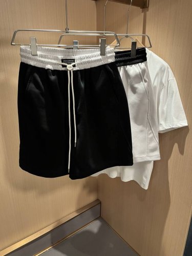 马吉拉 Maison Margiel 2025春夏新款男女同款休闲短裤，专柜同步发售！定制专属洗水纯棉面料，简约大方，从容百搭，档次极高，完美融入时尚还有风情感