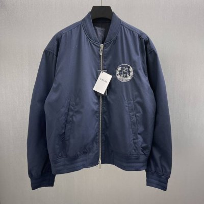 p440Cd 星徽刺绣飞行员夹克 size : S-Xl 这款飞行员夹克展示来自 Dior And Hylton Nel 联名系列的 Dior For My R
