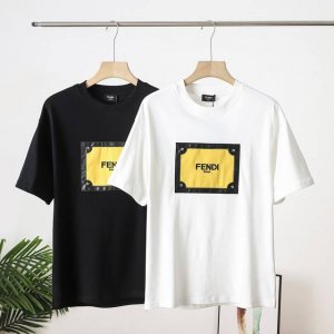Fendi芬迪2025春夏新款刺绣贴布绣Logo圆领短袖T恤 高版本高版本 32支双纱线280克全棉水洗面料 全网独家首发 百搭款细节处理完美 高密度刺绣工艺