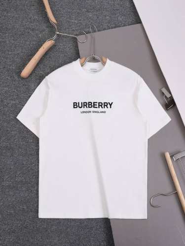 顶级版本 Burberry 巴宝莉 Bbr 2025夏季新款 经典款立体压胶印花 圆领短袖T恤男女同款 采用定制双股双纱纯棉面料280克,洗水定型处理 不变形不