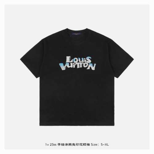 lv 25Ss 手绘涂鸦兔印花短袖 面料采用 克重精梳棉，定制32支1*1螺纹，成衣两遍水洗处理，面料舒适亲肤无异感，定制定染面料，纺织密度高，垂感佳，不易变形