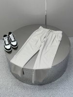 loewe 25Ss新款男士天丝长裤 顶级面料 最新款上身版型无敌正！ 绝对可以闭眼入的款 简约刺绣Logo 低调老钱风 此款裤子非常百搭，弹力腰围,日常上班