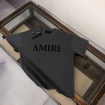 Amiri 埃米尔 25Ss专柜同款圆领短袖T恤～胸前印花字母Logo设计！特供定制面料！ 厚板立体！衣服偏厚使整体高透气和柔软性的质感更加凸显，饱满的棉质感引