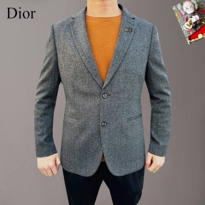 高版本 Dior 2025Ss欧洲专柜主打系列。男士修身西服 ，采用进口羊毛面料 ，面料超级牛逼上身潇洒大气 ，贵气十足！男神必备码数:M-Xxxl 下单请报身