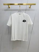 ss迪奥纯棉最新面料经典标识图案Logo时尚简约潮流短袖，最顶级的品质专柜原单短袖，顶级制作工艺进口面料，专柜款独特设计，采用进口高端订制面料。官网在售！面料版
