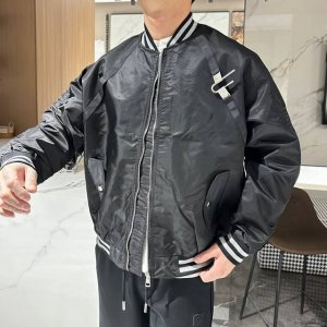 纪梵希 顶级版本 2025早春新款夹克外套 原版1:1订制五金配件全进口原版定制 欢迎专柜对比 超柔软 超级重工 面料做工杠杠的版型完美 注意面料超舒服 独家款
