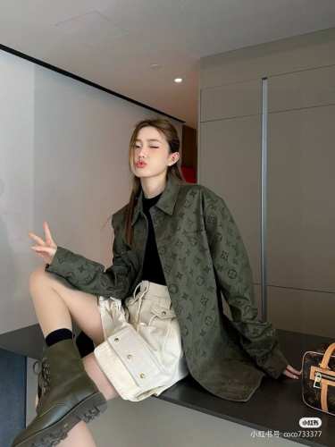 模特图！200 路易威登Louis Vuitton 植绒压花字母暗纹棉质衬衫式帆布工装外套 Lv新款满身经典Monogram夹克，布匹做植绒工艺 手工丝网胶浆+